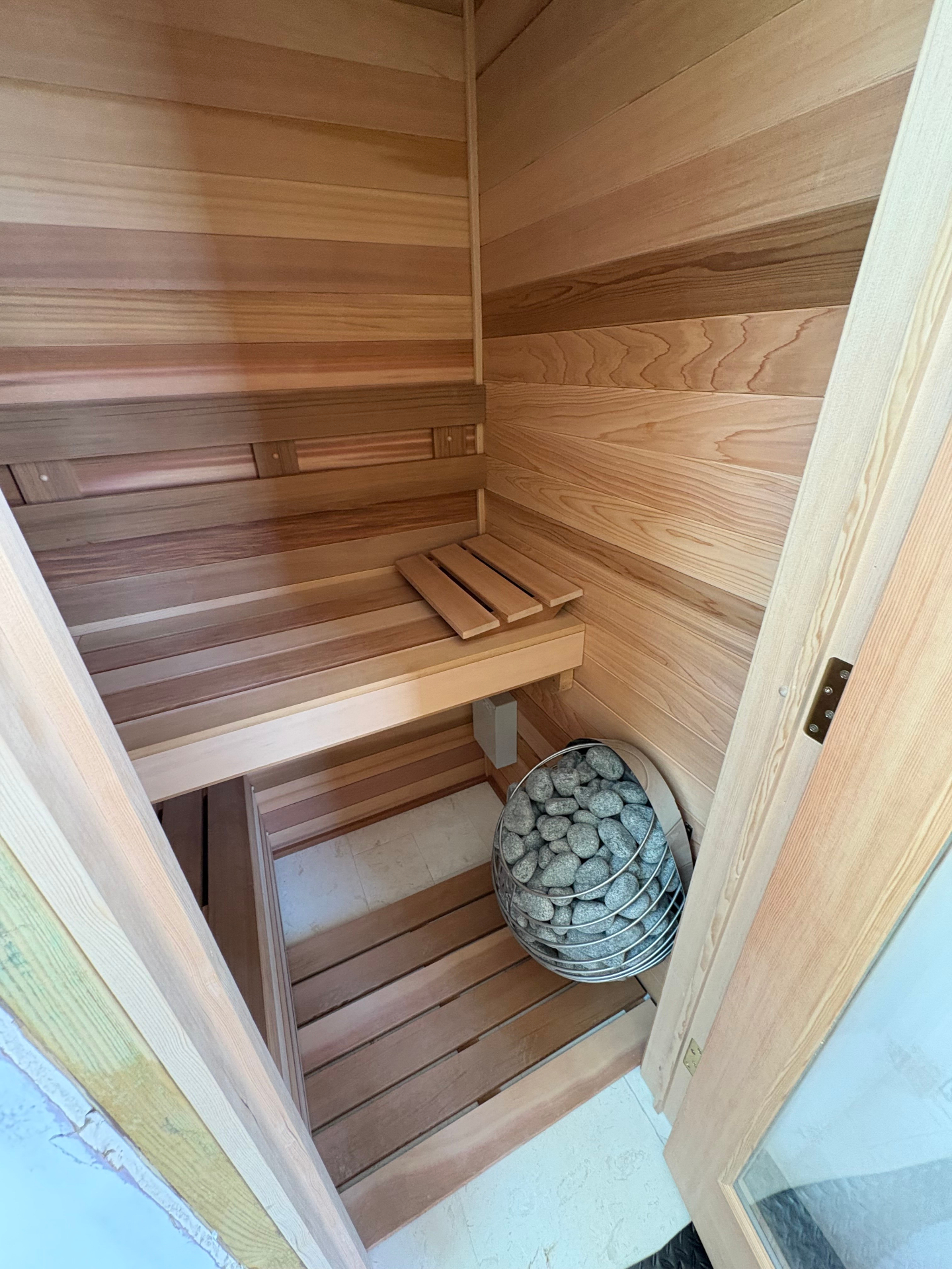 Glass-front infrared sauna concept